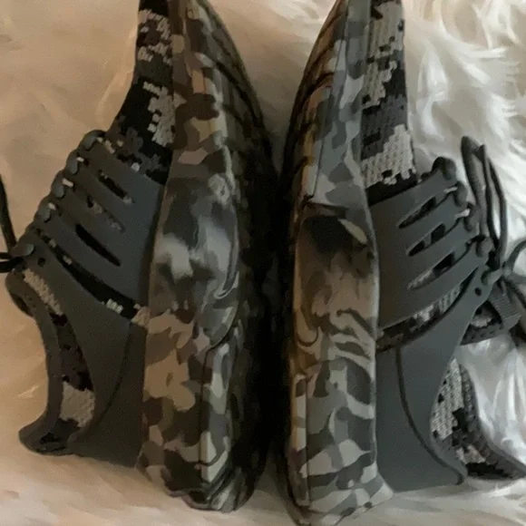 Kids Camouflage Sneakers - Picture 8 of 9